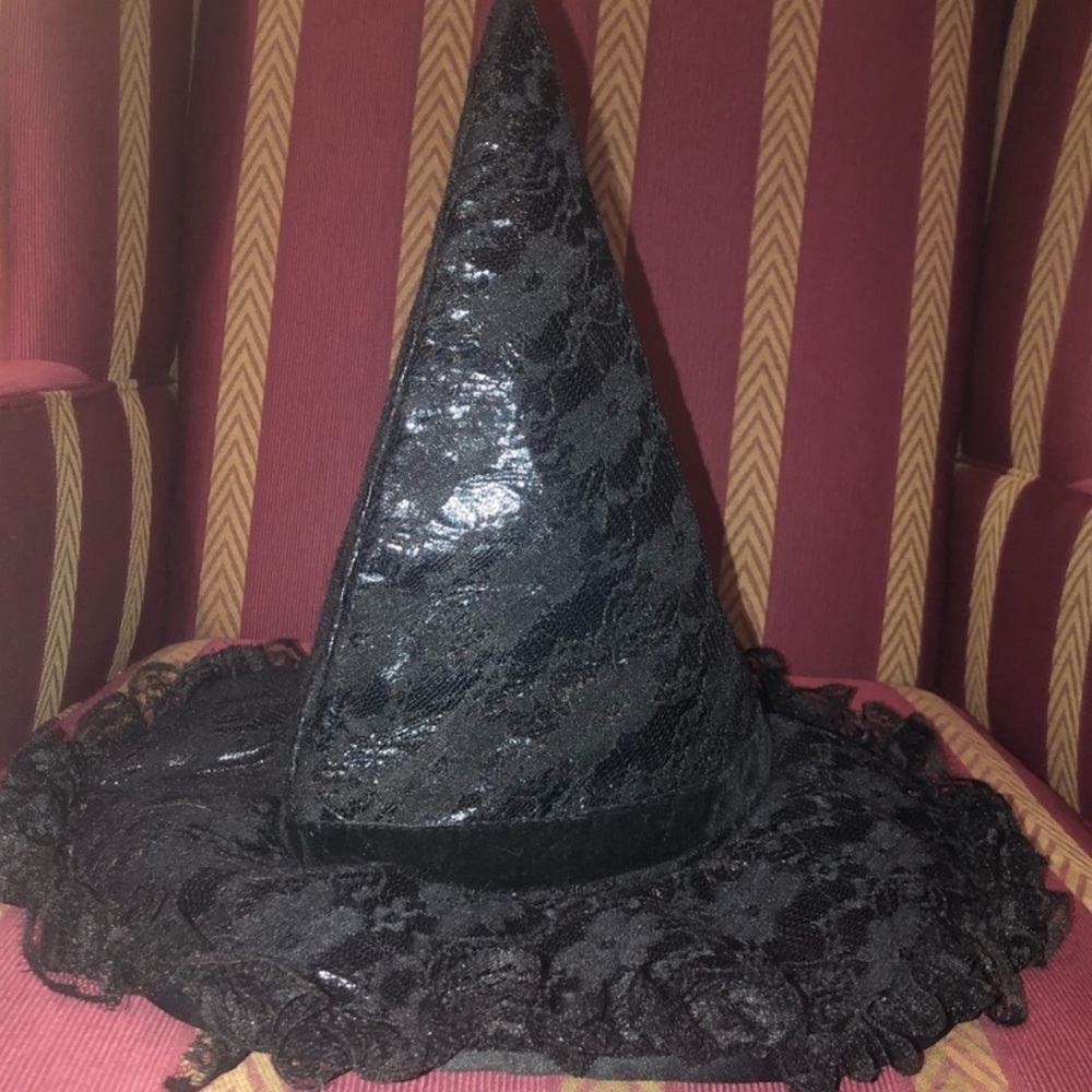 Black lace witch hat for @onyx488